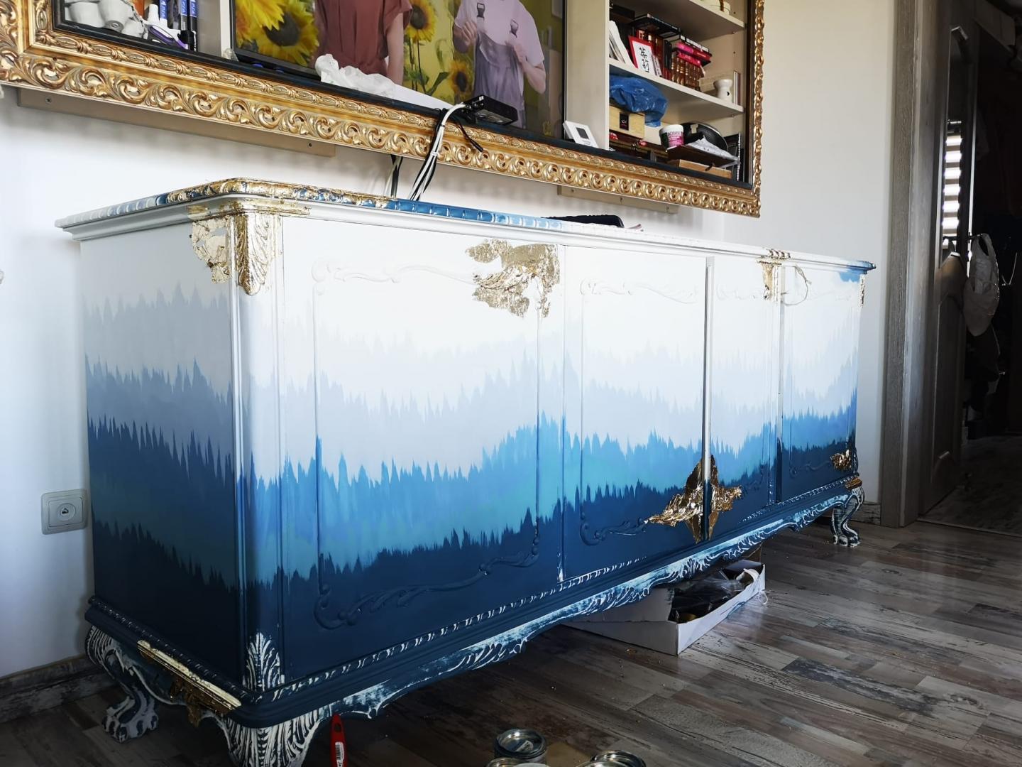 Ce pot face&nbsp;două&nbsp;m&acirc;ini&nbsp;dibace : un makeover complet&nbsp; al unui dulap vechi,&nbsp;metoda&nbsp;ombre&nbsp;!