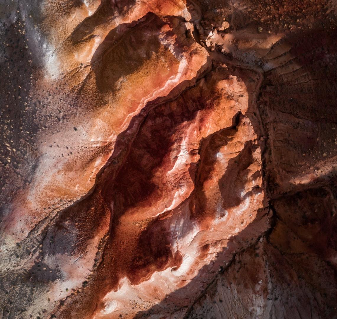 Uitați de faianță și gresie, e vremea travertinului și a marmurei