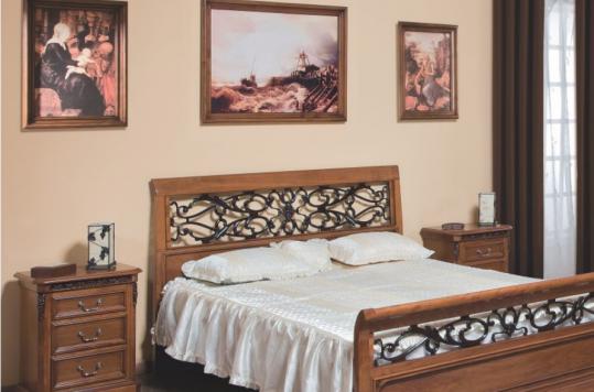 Mobilier clasic din lemn masiv