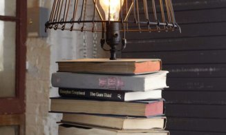 Cărți vechi. Decorațiuni noi.