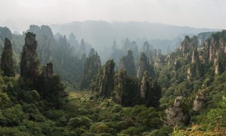 Liftul celor o sută de dragoni