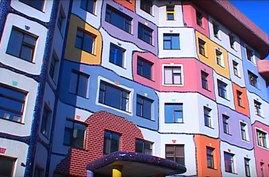 Gaudi - arhitectură surprinzătoare în Bucureşti